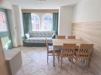 551165E1-A155-440E-A2B9-3E2047039EAF